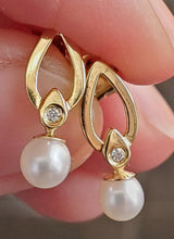 Load image into Gallery viewer, Simon &amp; LuLu Freshwater Pearl &amp; Dia studs
