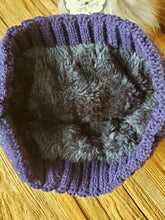 Load image into Gallery viewer, Plush-Lined Knit Beanie in Navy
